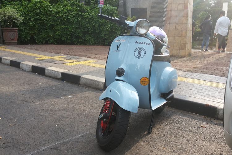 Vespa generasi lawas tipe Special 90 atau biasa juga disebut dengan Vespa Darling.