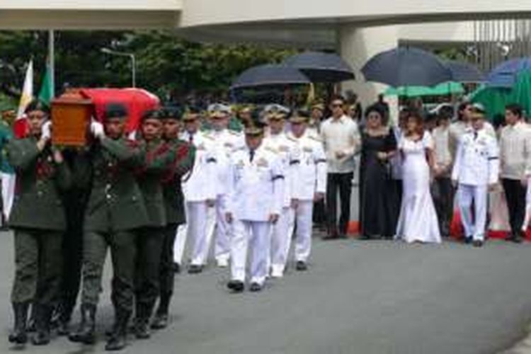 Pemakaman Ferdinand Marcos di taman makam pahlawan Manila, Jumat (18/11/2016).