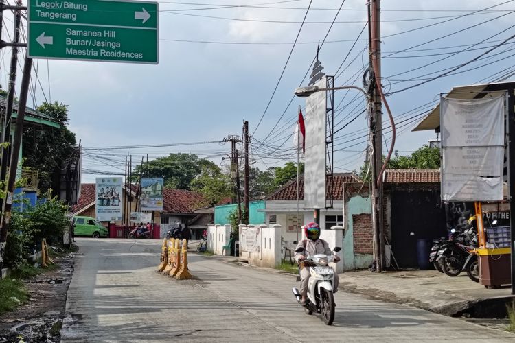 Suasana di Jalan Kabasiran Dago, Kecamatan Parung Panjang, Kabupaten Bogor