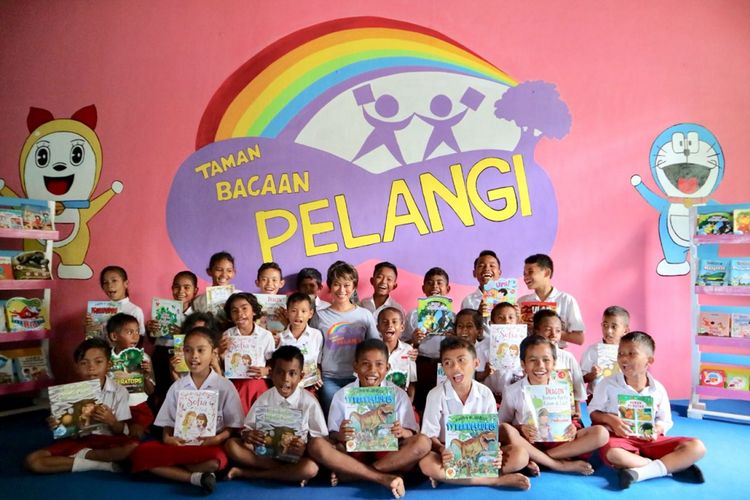 Pendiri Taman Baca Pelangi, Nila Tanzil. Hingga kini, sudah berdiri 82 taman baca di penjuru Indonesia timur.