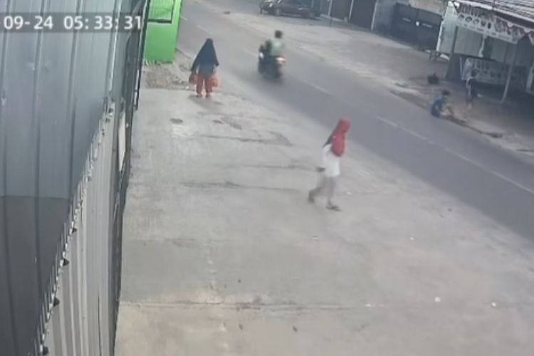 Kejar Pencuri 3 HP, Remaja di Bekasi Ditusuk 2 Kali hingga Terjatuh dari Motor