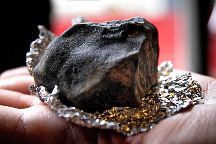 Pecahan meteorit dari asteroid 2023 CX1. 