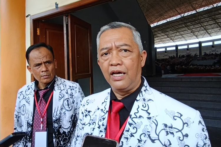 Ketua PGRI Kabupaten Magetan Sundarto. Sejumlah guru di Kabupaten Magetan ditengarai tak memiliki data dapodik karena diangkat sepihak oleh kepala sekolah tanpa adanya koordinasi dengan Dinas Pendidikan. Puluhan guru yang tidak terdata di dapodik dengan masa kerja dibawah 2,5 tahun dipastikan tidak akan masuk dalam dalam penjaringan P3K yang masih menyisakan 200 formasi.