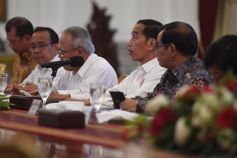 Jokowi Minta Anies Segera Normalisasi dan Naturalisasi Seluruh Sungai di Jakarta
