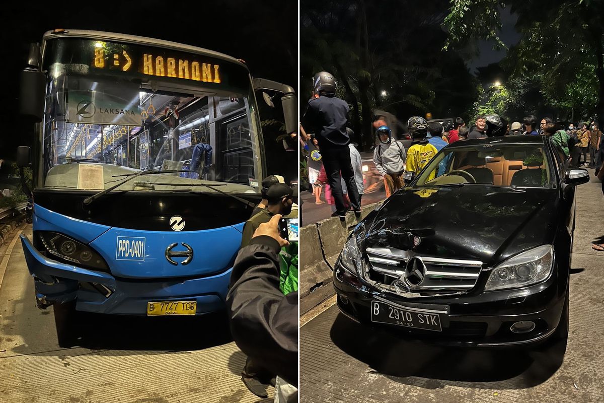 Kecelakaan yang melibatkan mobil Mercedes-Benz dengan bus transjakarta terjadi di Jalan Layang Simprug, Kebayoran Lama, Jakarta Selatan, Minggu (13/3/2022) malam.