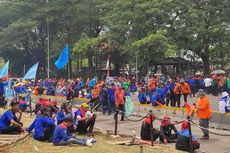 Buruh Padati Kawasan Patung Kuda, Tuntut Cabut UU Cipta Kerja 