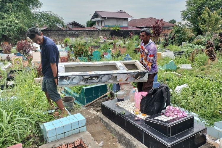 15 Tahun Menjaga Makam, Nanang Cerita Pengalaman Mencekam di TPA Sungai Kambang Jambi