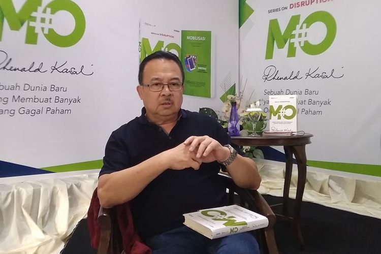 Akademisi dan Praktisi Bisnis Rhenald Kasali dalam peluncuran buku terbarunya di Bekasi, Selasa (13/8/2019)