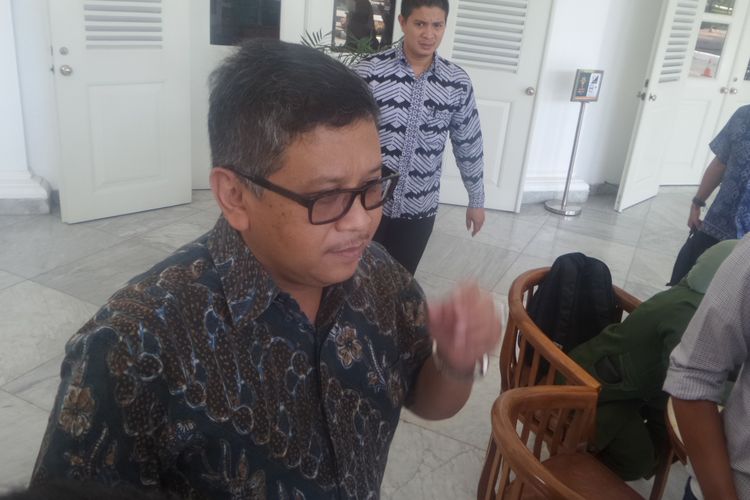 Sekretaris Jenderal Partai Demokrasi Indonesia Perjuangan (PDI-P) Hasto Kristiyanto  mendatangi Gubernur DKI Jakarta Basuki Tjahaja Purnama atau Ahok Balai Kota, Jakarta Pusat, Jumat (24/2/2017)