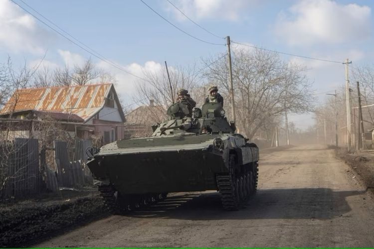 Anggota pasukan Ukraina masih bertahan di Bakhmut di tengah pengepungan oleh Rusia, 4 Maret 2023. 