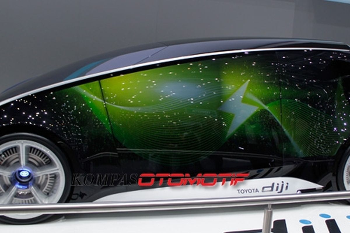 Dengan menggunakan lapisan AMOLED, bodi Toyota Diji ini bisa diubah untuk menayangkan berbagai gambar seperti monitor televisi