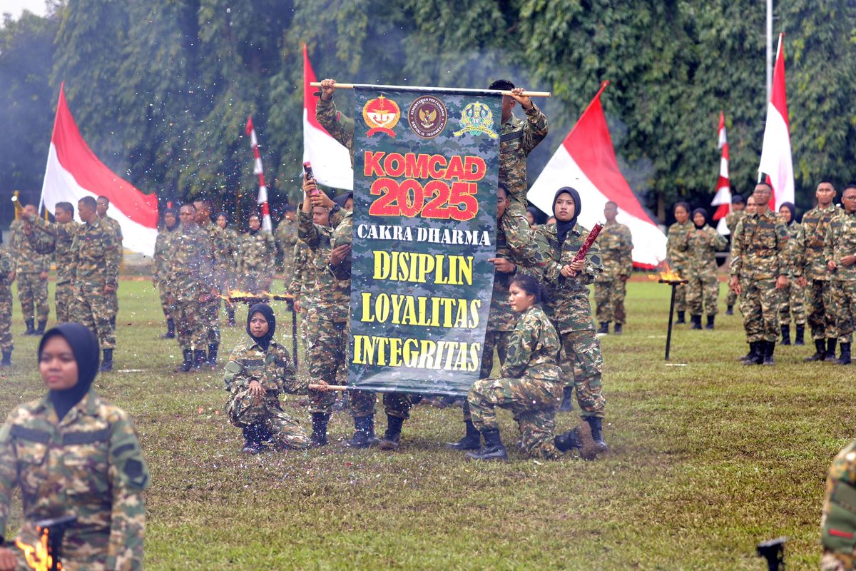 Upacara penetapan ratusan anggota Komponen Cadangan (Komcad) lingkungan Kemenhan dan TNI Angkatan Darat, Jumat (28/2/2025).