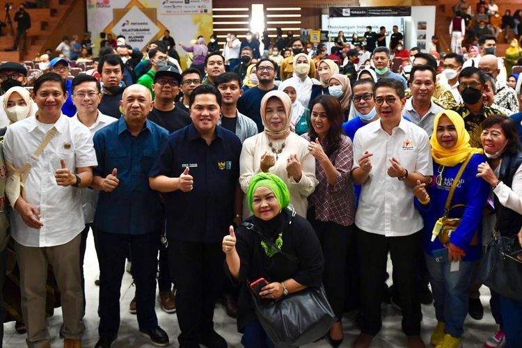 Menteri Koperasi dan Usaha Kecil Menengah (MenKopUKM), Teten Masduki; dan Menteri BUMN, Erick Thohir menghadiri acara silaturahmi Halal Bihalal Alumni Unpad, Minggu (3/7/2022).