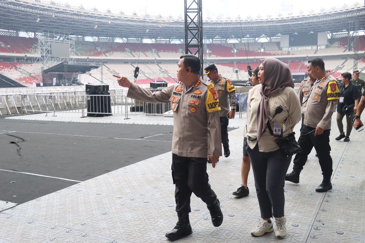 Kapolres Metro Jakarta Pusat Kombes (Pol) Susatyo Purnomo saat mengecek Stadion Utama Gelora Bung Karno, Jakarta Pusat, Sabtu (18/5/2024).
