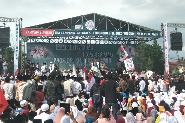 Calon wakil presiden nomor urut 01 Maruf Amin berkampanye di Lapangan Ahmad Yani, Sumenep, Senin (1/4/2019). 