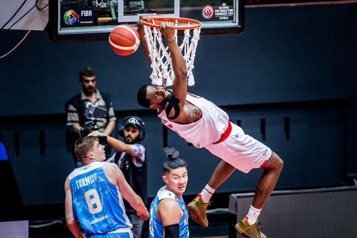 Timnas bola basket Indonesia meraih kemenangan 91-82 atas Kazakhstan pada laga pertama pra kualifikasi Olimpiade Paris 2024 di Stadion Al Fayhaa, Damaskus, Suriah, Sabtu (12/8/2023). 