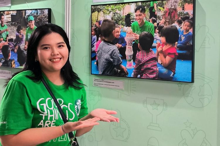 Larasati Sabila aktif terlibat dalam berbagai kegiatan sosial bersama komunitas. Baginya, pekerjaan di dunia kopi juga menjadi ruang untuk memberi dampak bagi masyarakat. 