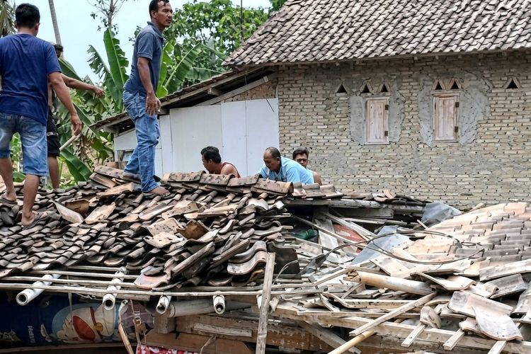 Rumah Warga Lampung Selatan Roboh hingga Rata dengan Tanah akibat Angin Kencang