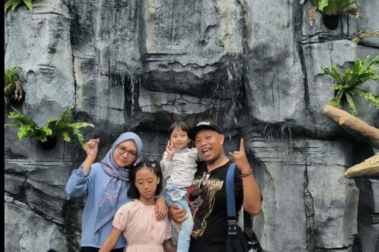 Ira, ibu bekerja dengan anak ADHD, belajar menerima prosesnya, memaafkan diri, dan merayakan progres kecil yang sering luput dilihat banyak orang.
