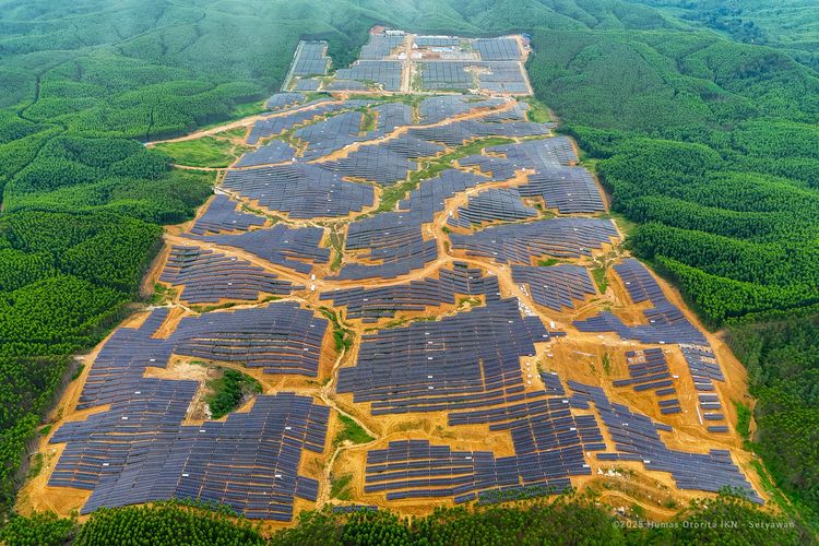 Indonesia-Singapura membangun Nusantara Sembcorp Solar Energy Power Plant, sebuah proyek pembangkit listrik tenaga surya (PLTS) berkapasitas 50 megawatt (MW).