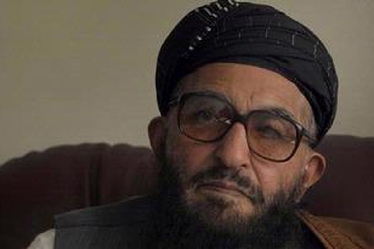 Tokoh senior negosiasi perdamaian Afganistan - Taliban Arsalan Rahmani di kediamannya di Kabul pada 29 Agustus 2009. Rahmani ditembak mati di Kabul saat hendak berangkat ke kantor pada Minggu (13/5/2012).  