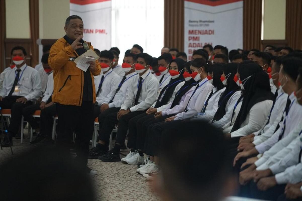Kepala BP2MI Benny Rhamdhani saat memberikan pengarahan kepada ratusan CPMI di Balai Besar Penjaminan Mutu Pendidikan (BBPMP) di Surabaya Provinsi Jawa Timur, Sabtu (28/1/2023).
