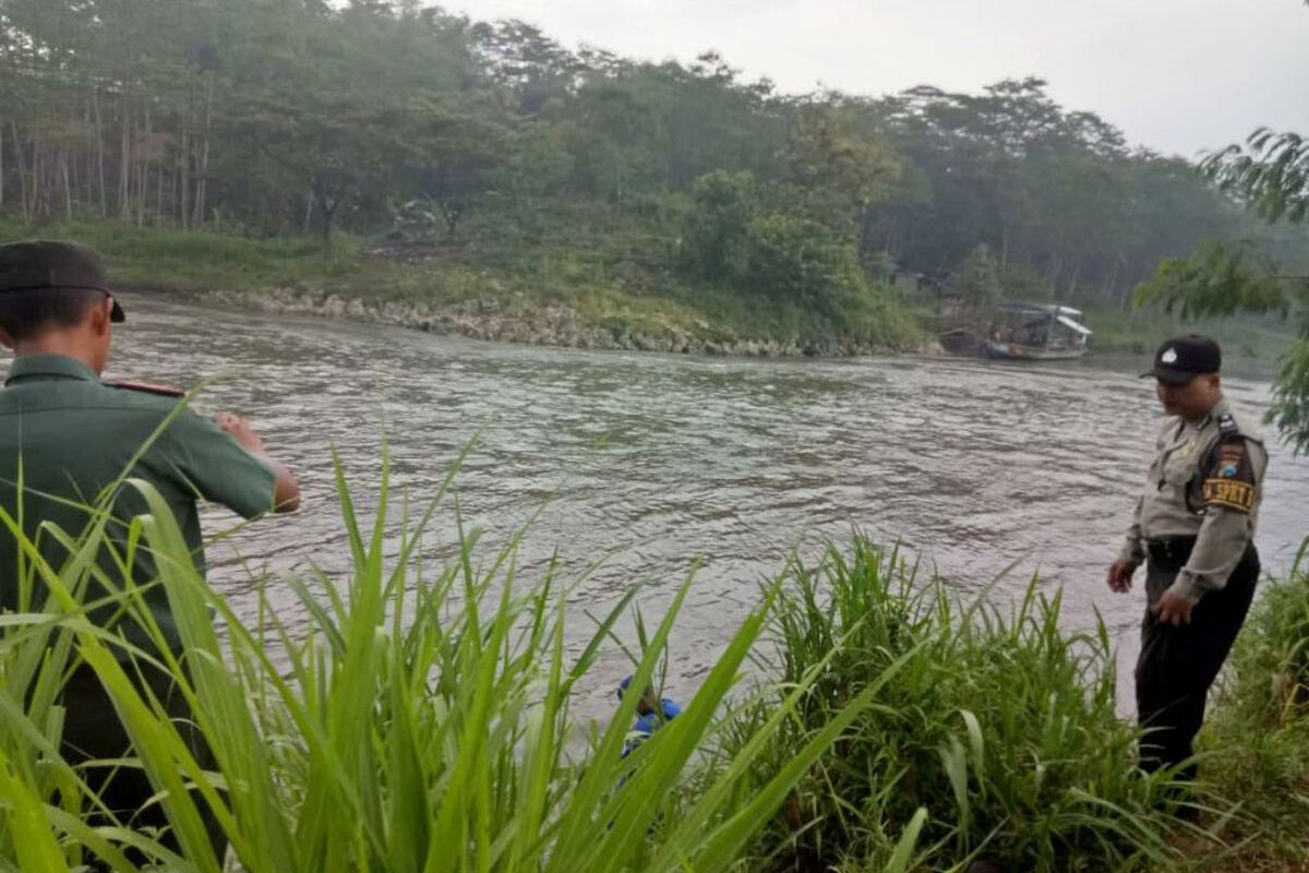 Penambang pasir bernama Samsudin hilang saat mandi dan berenang di aliran Sungai Brantas Desa Bendosari, Kecamatan Sanankulon, Kabupaten Blitar, Kamis (16/3/2023)