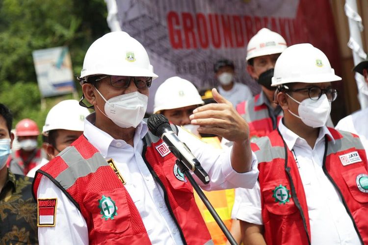 Gubernur Banten Wahidin Halim saat meresmikan peletakan batu pertama pembangunan jembatan Ciberang di Kabupaten Lebak, Rabu (8/9/2021).