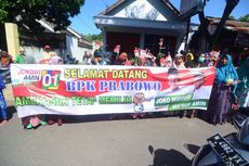 Sambut Prabowo dengan Spanduk Pilih Jokowi, Ibu-Ibu di Pamekasan Dibubarkan