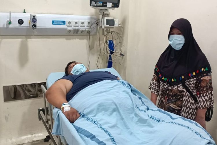 Engky (34), warga Desa Pasanggrahan, Kecamatan Solear, Kabupaten Tangerang, Banten, yang menderita penyakit lymphedema dan kelebihan berat badan atau obesitas telah mendapat penanganan stabilisasi hemodinamik dan evaluasi kesehatan dari tim dokter.