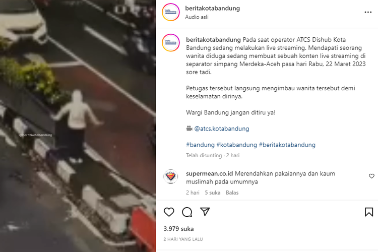 Tangkapan layar unggahan video yang memperlihatkan seorang wanita di Bandung, Jawa Barat berjoget-joget seorang diri di tengah trotoar jalan.