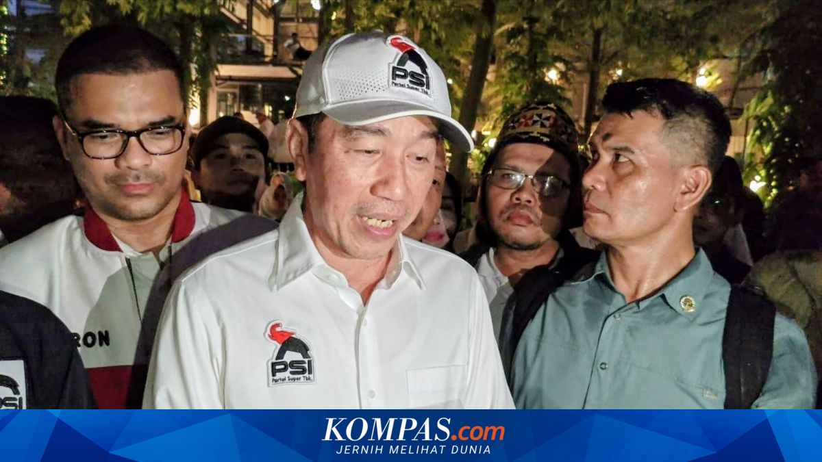 Kenakan Jaket PSI, Jokowi: Artinya Tahu Sendiri