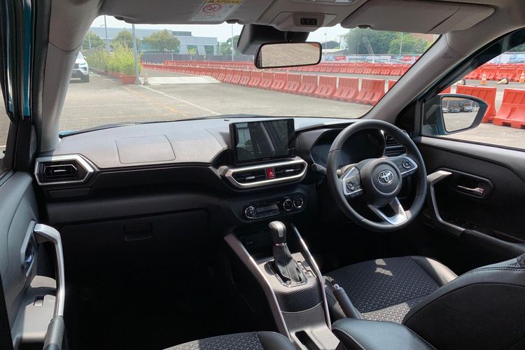 Toyota raize interior