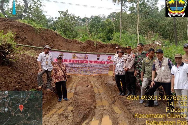 Dinas ESDM Provinsi Jateng beserta aparat gabungan (DLH, Satpol PP, TNI dan kepolisian) menutup paksa empat tambang batu ilegal yang beroperasi di wilayah Kecamatan Cluwak, Kabupaten Pati, Selasa (7/2/2023) siang.