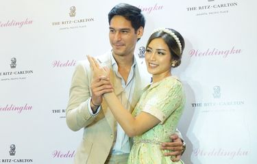 Artis peran yang juga pembawa acara Jessica Iskandar bersama tunangannya, artis peran Richard Kyle saat menggelar jumpa pers di The Ritz Carlton, SCBD, Jakarta Selatan, Sabtu (15/6/2019).