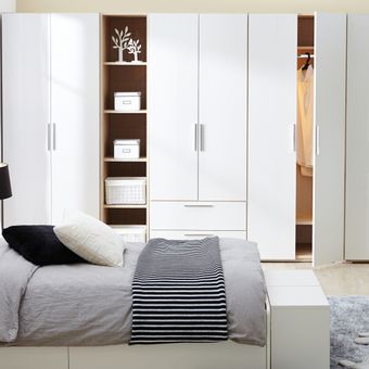 Ilustrasi lemari pakaian di kamar tidur