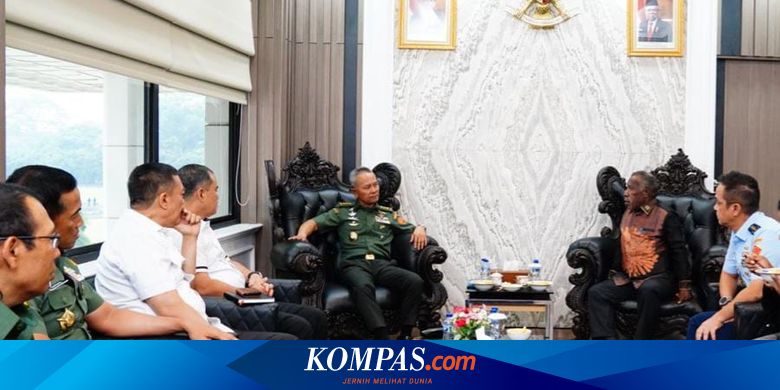 Mantan Pj Bupati Nduga yang Jadi Negosiator Pembebasan Pilot Susi Air Temui Kasum TNI