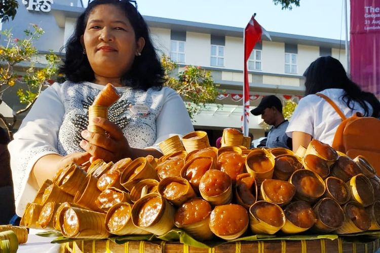 Cerorot, makanan tradisional Lombok ikut meriahkan karnaval heritage Lombok Sumbawa, Minggu (1/9/2019)