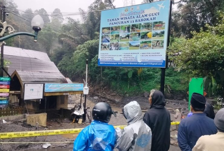 Banjir Bandang Guci Tegal: 3 Pancuran Air Panas dan 3 Jembatan Rusak, Garis Polisi Dipasang