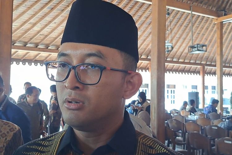 Pk Bupati Banyumas Hanung Cahyo Saputro usai memberi arahn kepada pelaku wisata di pendapa wakil bupati, Selasa (31/10/2023).