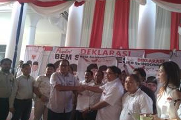 Suasana deklarasi dukungan aktivis 98 dan pendiri BEM Seluruh Indonesia, kapada pasangan capres-cawapres, Prabowo Subianto- Hatta Rajasa, di Rumah Polonia, Cipinang Cempedak, Jakarta Timur, Rabu (4/6/2014)