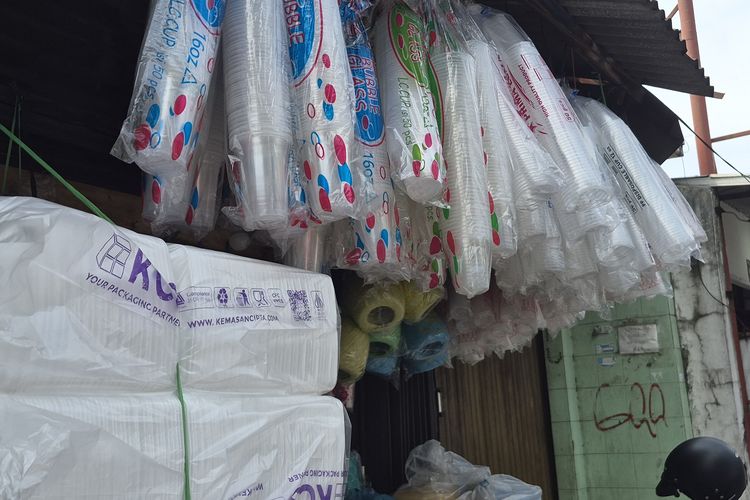 Kenaikan Harga Plastik Picu Pembeli Protes ke Pedagang hingga Batal Beli