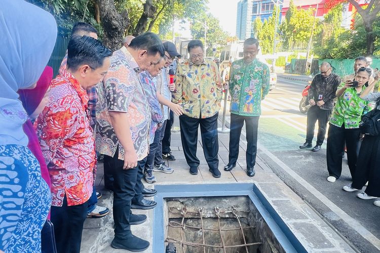 Rano Karno Tinjau Proyek SJUT di Senopati, Singgung soal Kecelakaan akibat Kabel Semrawut