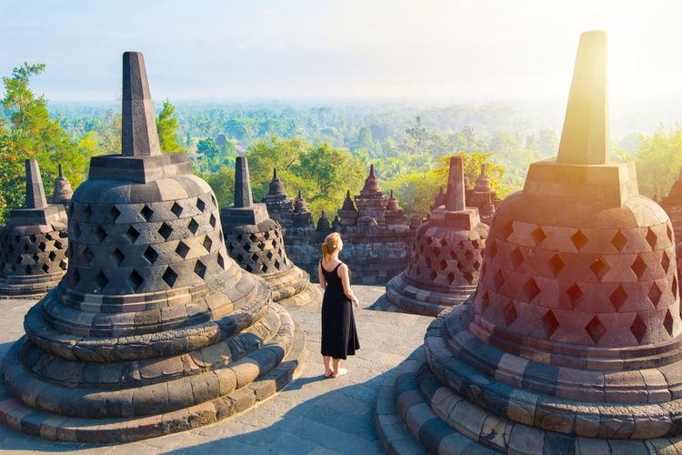 Ilustrasi wisatawan mancanegara (wisman) di Candi Borobudur di Magelang, Jawa Tengah.