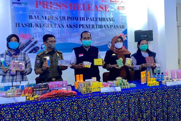 Balai Besar Pengawas Obat dan Makanan (BBPOM) Kota Palembang menyita sebanyak 7.536 kosmetik ilegal yang mengandung mercury dalam operasi yang dilakukan selama kurun waktu tiga pekan terakhir, Kamis (4/8/2022).