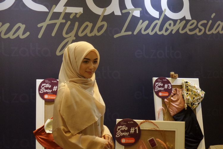 Aktris Citra Kirana dalam peluncuran Citra Series bersama Elzatta Hijab di kawasan Kebayoran Baru, Jakarta Selatan, Senin (28/10/2019).