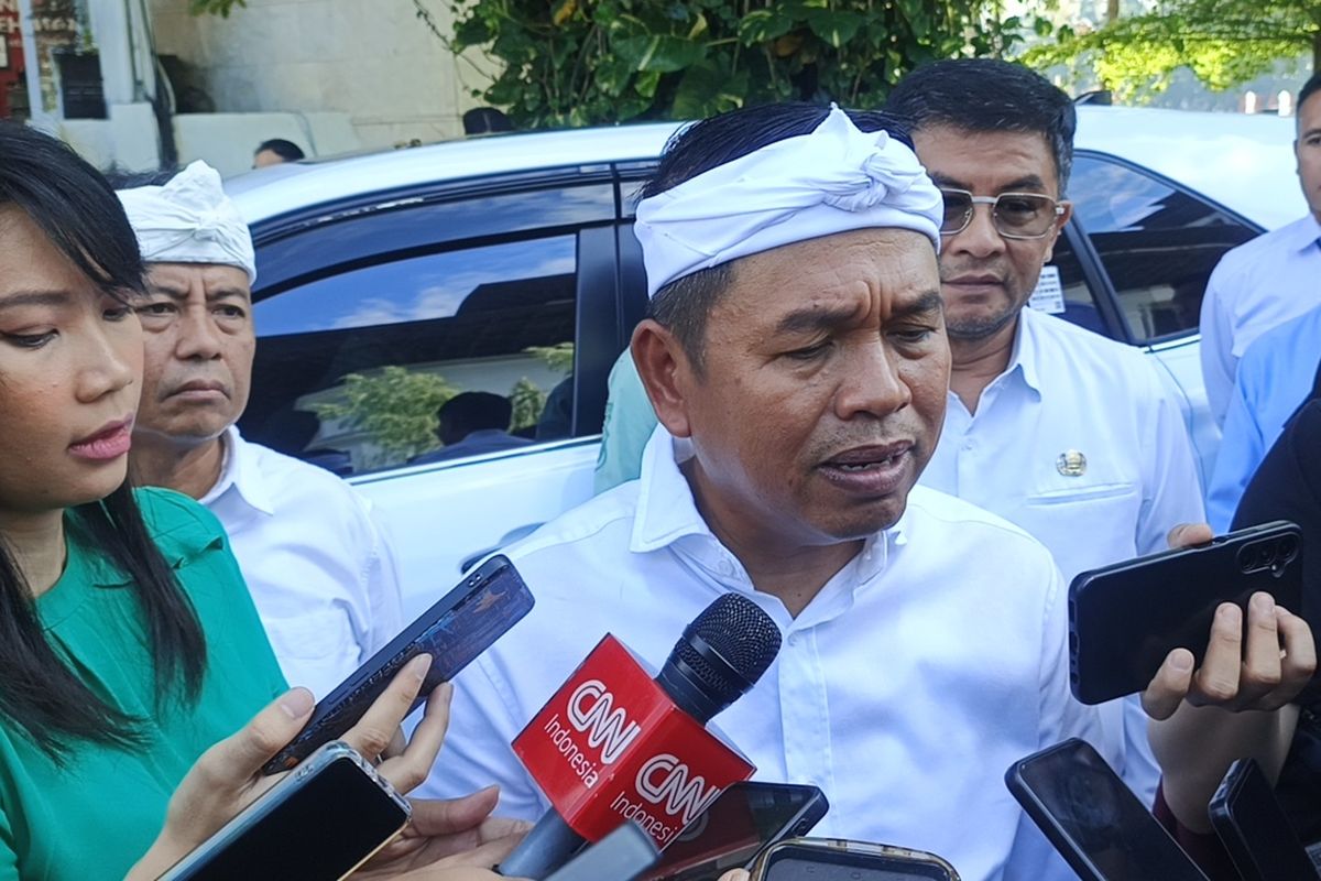 Gubernur Jabar, Dedi Mulyadi usai kegiatan halal bi halal dengan ASN lingkungan Pemprov Jabar di Halaman Gedung Sate, Kota Bandung, Selasa (8/4/2025).