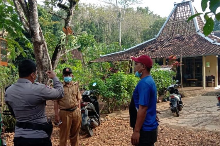 Rumah rusak akibat gempa di Kalurahan Girisekar, Kapanewon Panggang, Gunungkidul Senin (28/6/2021)