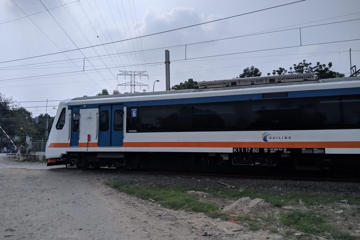 Kereta Bandara di Stasiun Batu Ceper, Jumat (29/11/2019)