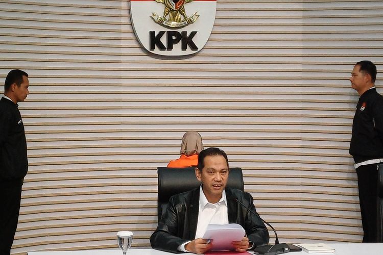 Komisi Pemberantasan Korupsi (KPK) menyatakan akan memanggil Bupati Sidoarjo Ahmad Muhdlor Ali atau Gus Muhdlor untuk dimintai keterangan menyangkut dugaan korupsi pemotongan insentif pajak, Senin (29/1/2023).